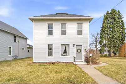 426 W 10th Street, Kaukauna, WI 54130 - Photo 1