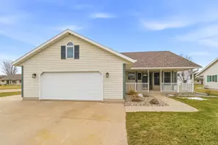 405 W Hawthorne Dr, Waupun, WI 53963 - Photo 1