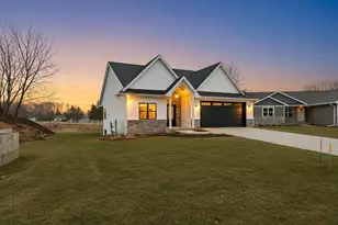 4975 Water Mint Ct, Green Bay, WI 54313 - Photo 1