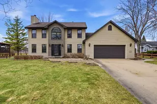 2415 Parkside Dr, Oshkosh, WI 54901 - Photo 1