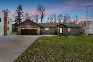 4726 Hessel Ct, Manitowoc, WI 54220 - Photo 1
