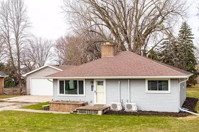 1380 Lakeview Lane, Menasha, WI 54952 - Photo 1