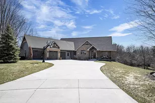 2592 Remington Ct, Green Bay, WI 54302 - Photo 1