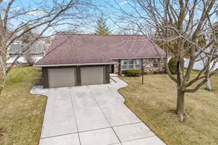607 Ridgeview Ct, Green Bay, WI 54301 - Photo 1