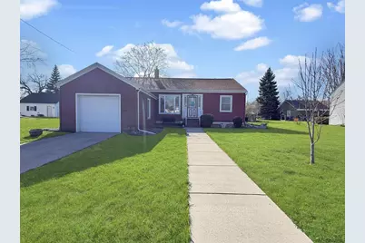 613 N Sawyer Street, Oshkosh, WI 54902 - Photo 1