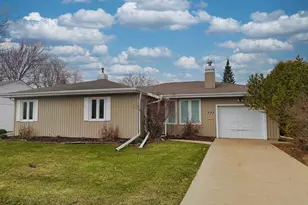 814 Harmel Ave, Oshkosh, WI 54902 - Photo 1