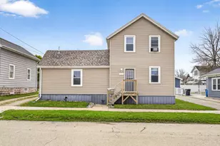 327 W 7th Ave, Oshkosh, WI 54902 - Photo 1