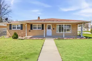 831 N Danz Ave, Green Bay, WI 54302 - Photo 1