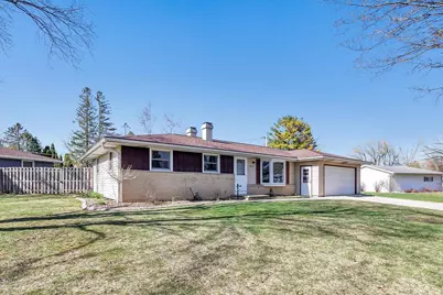 916 Chantel Street, Green Bay, WI 54304 - Photo 1