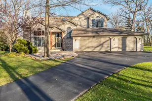 1840 Crown Dr, Oshkosh, WI 54904 - Photo 1