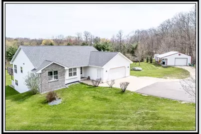 E7420 Stage Road, New London, WI 54961 - Photo 1