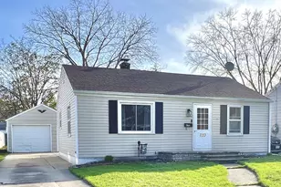 899 Waverly Pl, Green Bay, WI 54304 - Photo 1