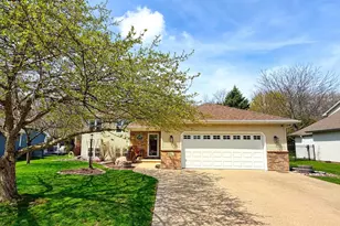 90 Rolling Green Cir, Oshkosh, WI 54904 - Photo 1