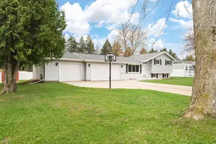 2615 Bayport Ln, Green Bay, WI 54313 - Photo 1