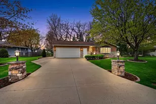 1296 Lakeview Ln, Menasha, WI 54952 - Photo 1
