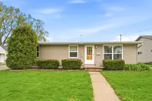 920 N Lark St, Oshkosh, WI 54902 - Photo 1