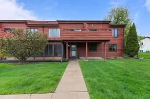2206 Meadowbrook Ct, Oshkosh, WI 54904 - Photo 1