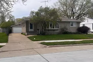 219 N Lark St, Oshkosh, WI 54902 - Photo 1