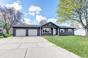 2658 Greenbrier Rd, Green Bay, WI 54311 - Photo 1