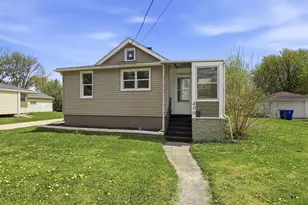 400 Dakota St, Oshkosh, WI 54902 - Photo 1