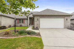 394 Woodfield Dr, Green Bay, WI 54313 - Photo 1