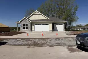 904 Black Swan Dr, Menasha, WI 54952 - Photo 1