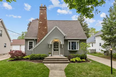 208 W Parkway Boulevard, Appleton, WI 54911 - Photo 1