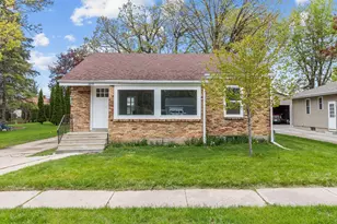 1034 Adams Ave, Oshkosh, WI 54902 - Photo 1