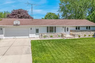368 E Jefferson Ave, Cleveland, WI 53015 - Photo 1