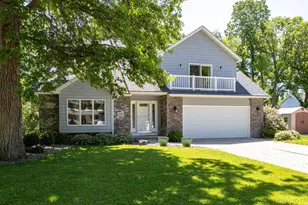 1752 Hunters Glen Dr, Oshkosh, WI 54904 - Photo 1