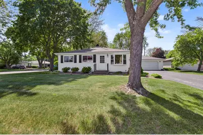 1000 Deerfield Avenue, Menasha, WI 54952 - Photo 1