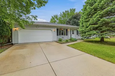 836 Meadowbrook Lane, Fond du Lac, WI 54935 - Photo 1