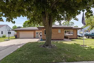 1125 Coolidge Ave, Oshkosh, WI 54902 - Photo 1