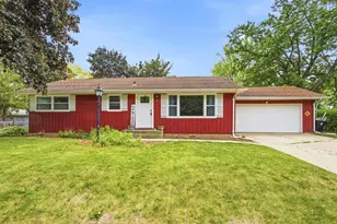 117 Hawthorne Ct, Chilton, WI 53014 - Photo 1