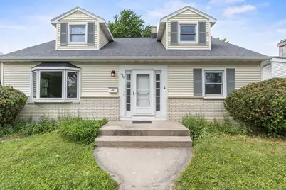 1136 W Roberts Avenue, Appleton, WI 54914 - Photo 1