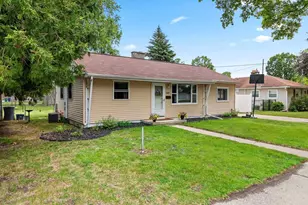 1429 S Oneida St, Green Bay, WI 54304 - Photo 1