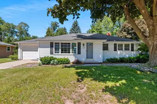 1430 Oak Ridge Dr, Green Bay, WI 54304 - Photo 1