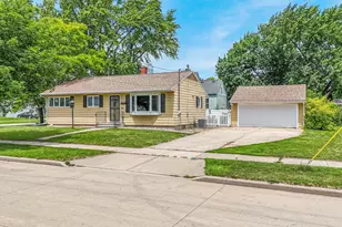 690 W 5th Ave, Oshkosh, WI 54902 - Photo 1