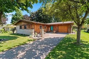 169 W 25th Ave, Oshkosh, WI 54902 - Photo 1
