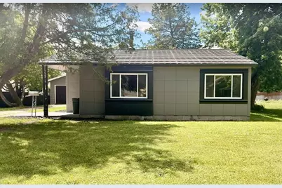 919 W 4th Avenue, Oshkosh, WI 54902 - Photo 1