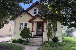 117 23rd Ave, Oshkosh, WI 54902 - Photo 1