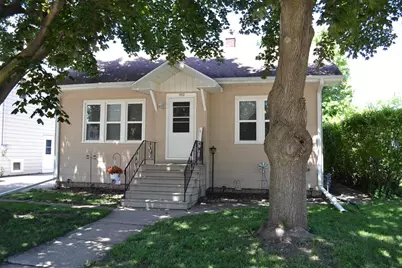 902 W 4th Avenue, Oshkosh, WI 54902 - Photo 1