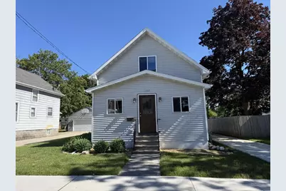 1042 Tyler Avenue, Oshkosh, WI 54902 - Photo 1