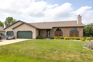 3318 Creek Side Dr, Oshkosh, WI 54904 - Photo 1