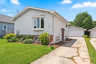 707 N Sawyer St, Oshkosh, WI 54902 - Photo 1