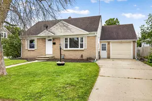 1029 Langlade Ave, Green Bay, WI 54304 - Photo 1