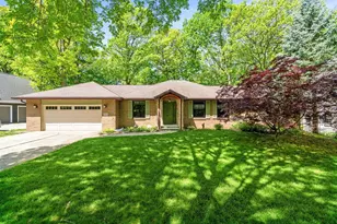 250 Traders Point Ln, Green Bay, WI 54302 - Photo 1