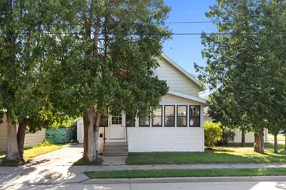 906 Grand Street, Oshkosh, WI 54901 - Photo 1