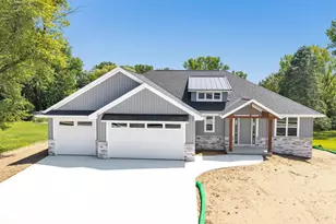 2735 Hillsdale Ct, Green Bay, WI 54313 - Photo 1