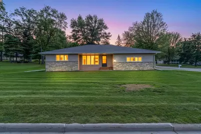 802 E Ridlington Avenue, Shawano, WI 54166 - Photo 1
